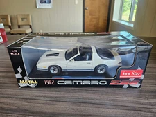Sun Star 1982 Chevrolet Camaro Z28 White 1:18 Die Cast Model Car 1/18