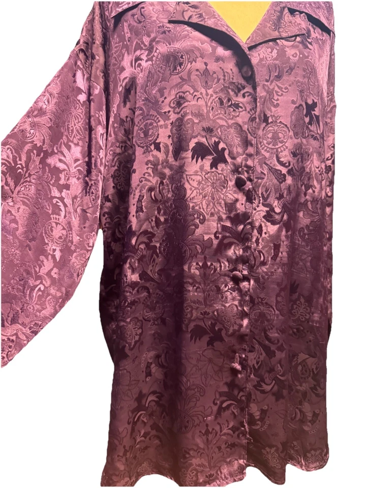 Camisola de cetim vintage Victoria’s Secret etiqueta dourada M/L roxa jacquard lounge - Imagem 3 de 4