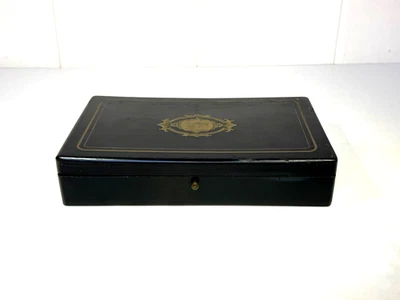 BOITE ANCIENNE EN BOIS DE PLACAGE ET FILET DE LAITON NAPIII - Photo 1/4
