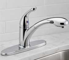 Delta Signature Single-Handle Pull-Out Sprayer Kitchen Faucet In Chrome