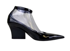 VALENTINO GARAVANI V-LOGO MARY JANE PUMPS IN BLACK PATENT LEATHER size 38.5