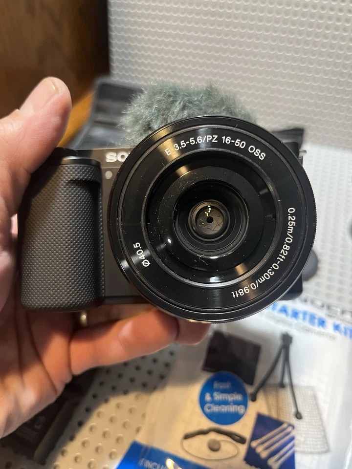 Sony Alpha ZV-E10 Mirrorless Digital Camera Kit Lens, Batteries, Case Exc.Co. - Image 2 of 4