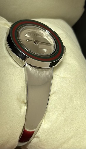 Gucci 129.5 U-Play Swiss Quartz Ladies Silver Dial, 27mm, Excellent Condition - Picture 4 of 11