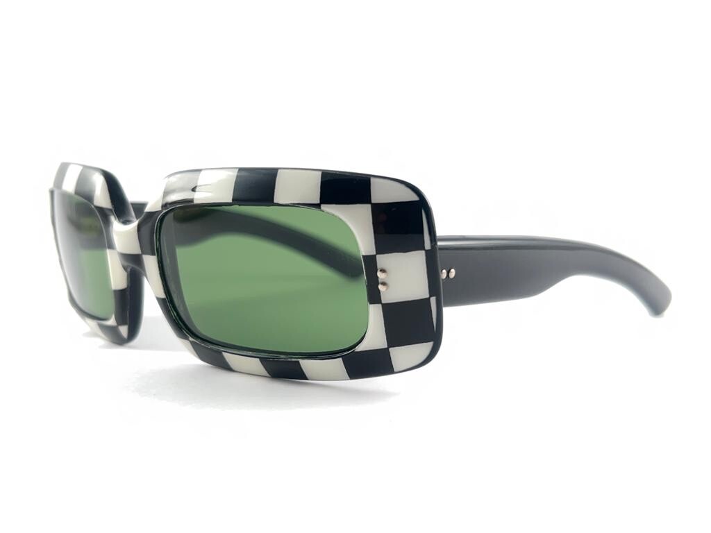 MINT VINTAGE RECTANGULAR "CHECKED" GREEN LENSES 1… - image 2