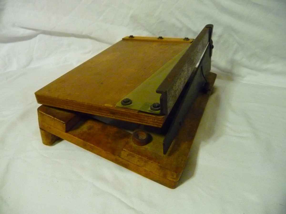VINTAGE 6x10 MERRETTS PAPER CUTTER/ PHOTOGRAPHIC GUILLOTINE Made 