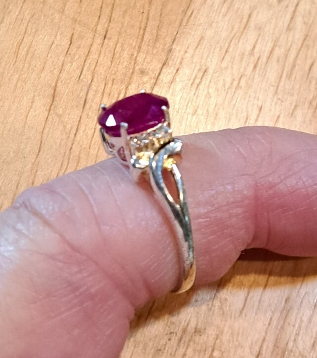 2.80cts. Ruby And White Topaz Ring. Solid .925 St… - image 4