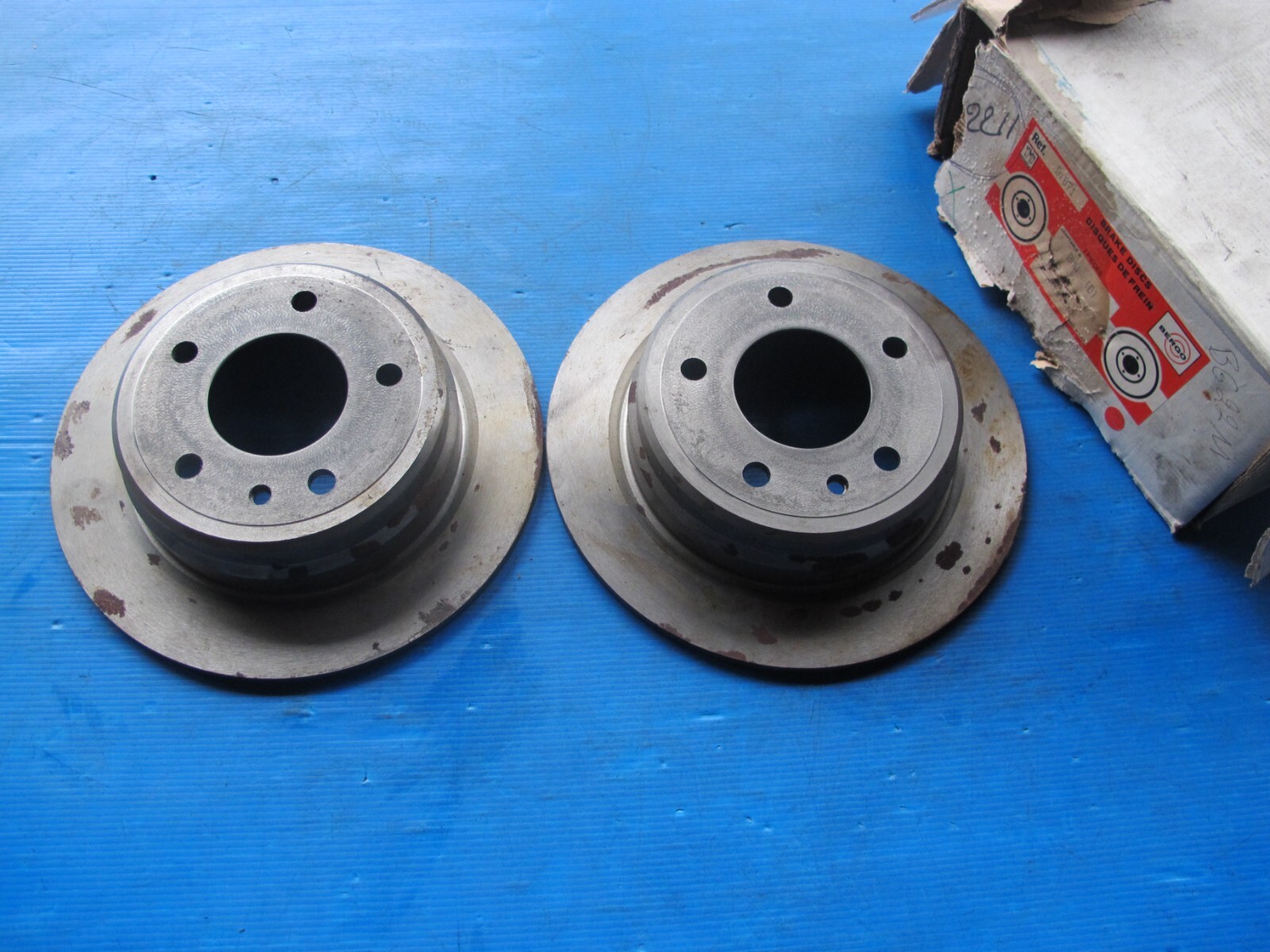 Disques de freins arrière Bergo pour BMW Série 5 E28 518i 520i 525i en acier carbone