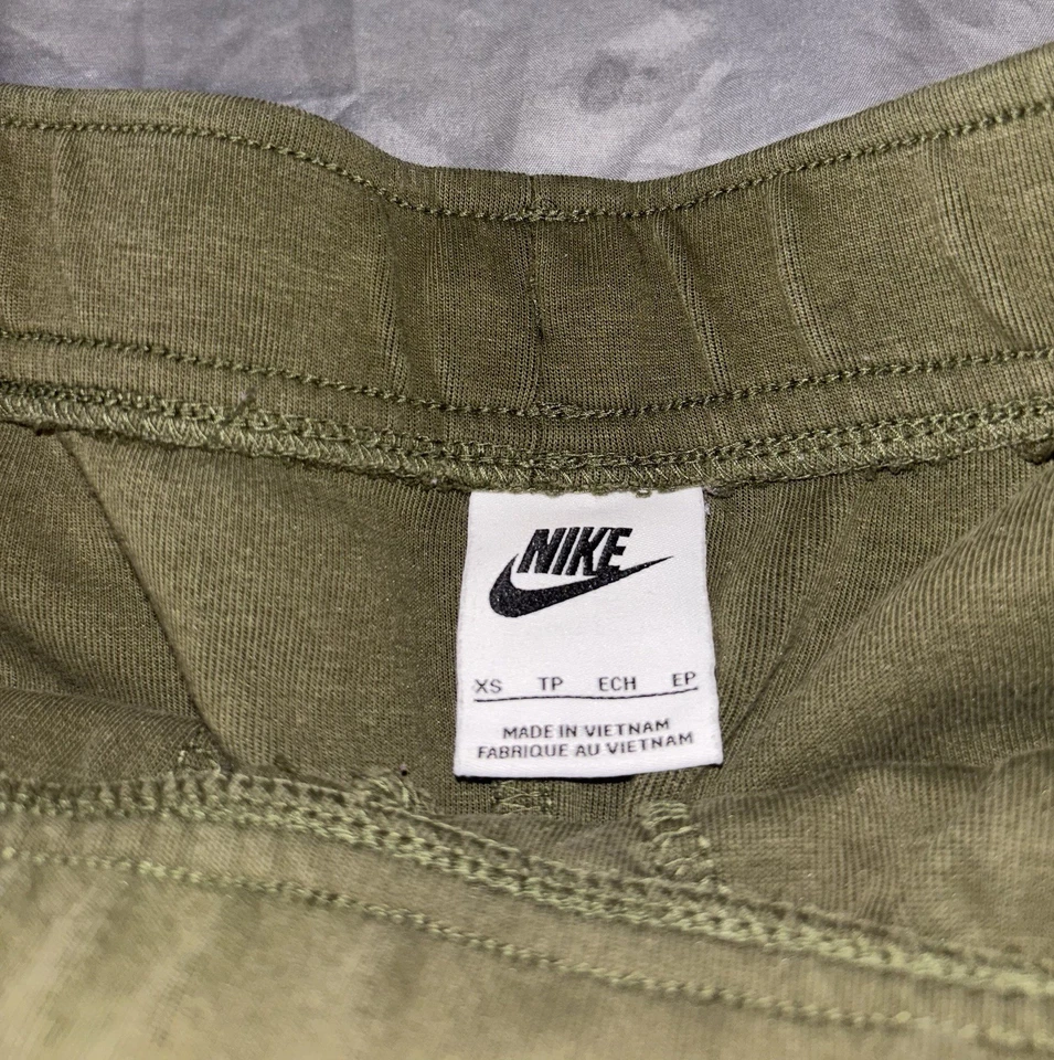 Calça de moletom Nike Club Fleece Joggers masculina verde XS - Imagem 2 de 4