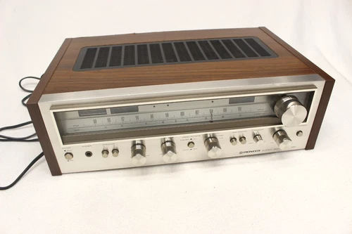 Vintage Pioneer sx-680 brown wood grain stereo receiver
