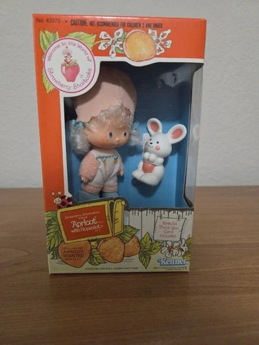 Kenner Strawberry Shortcake Apricot Doll with Hopsalot Pet 1982 Vintage Sealed