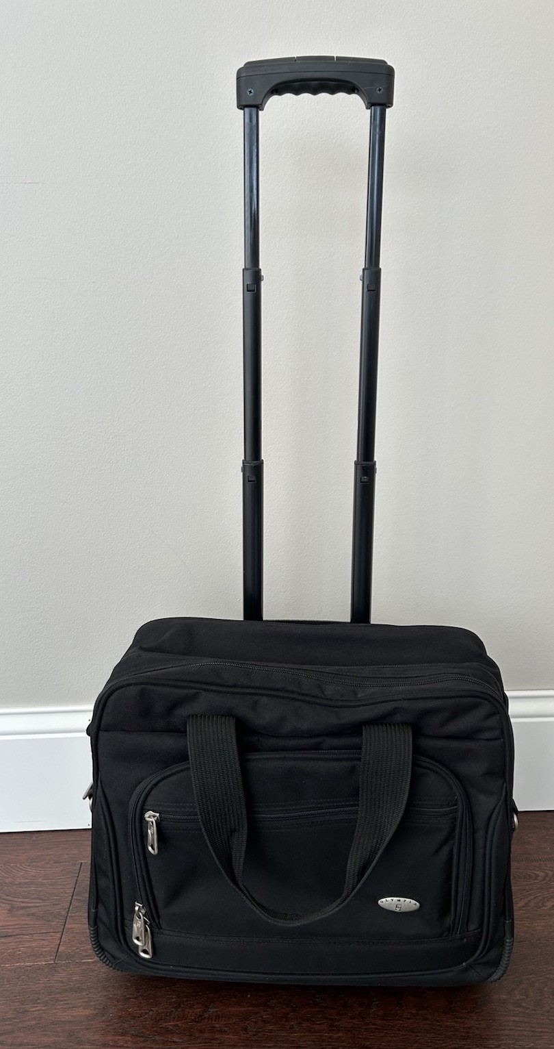 Rolling Bag 17&rdquo; Telescoping Handle Black Guc