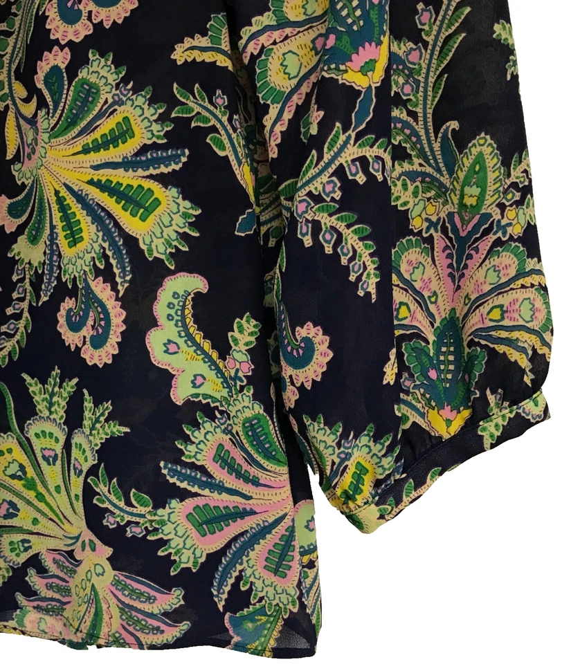 Blusa Pullover Chaps Mediana Azul Marino Paisley Transparente Manga Larga 1/2 Botón Foto 4 de 4