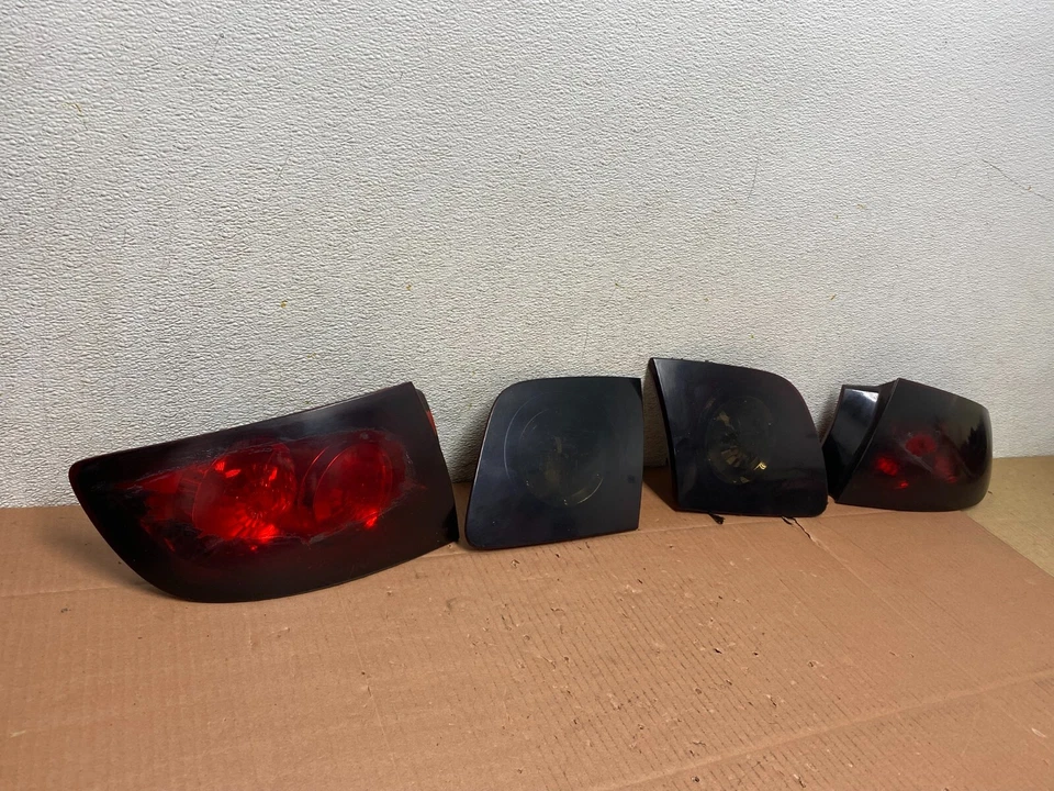 Conjunto de lanternas traseiras pretas laterais esquerda+direita Mazda 3 Sedan 2004 2005 2006 M1088 DG - Imagem 3 de 4