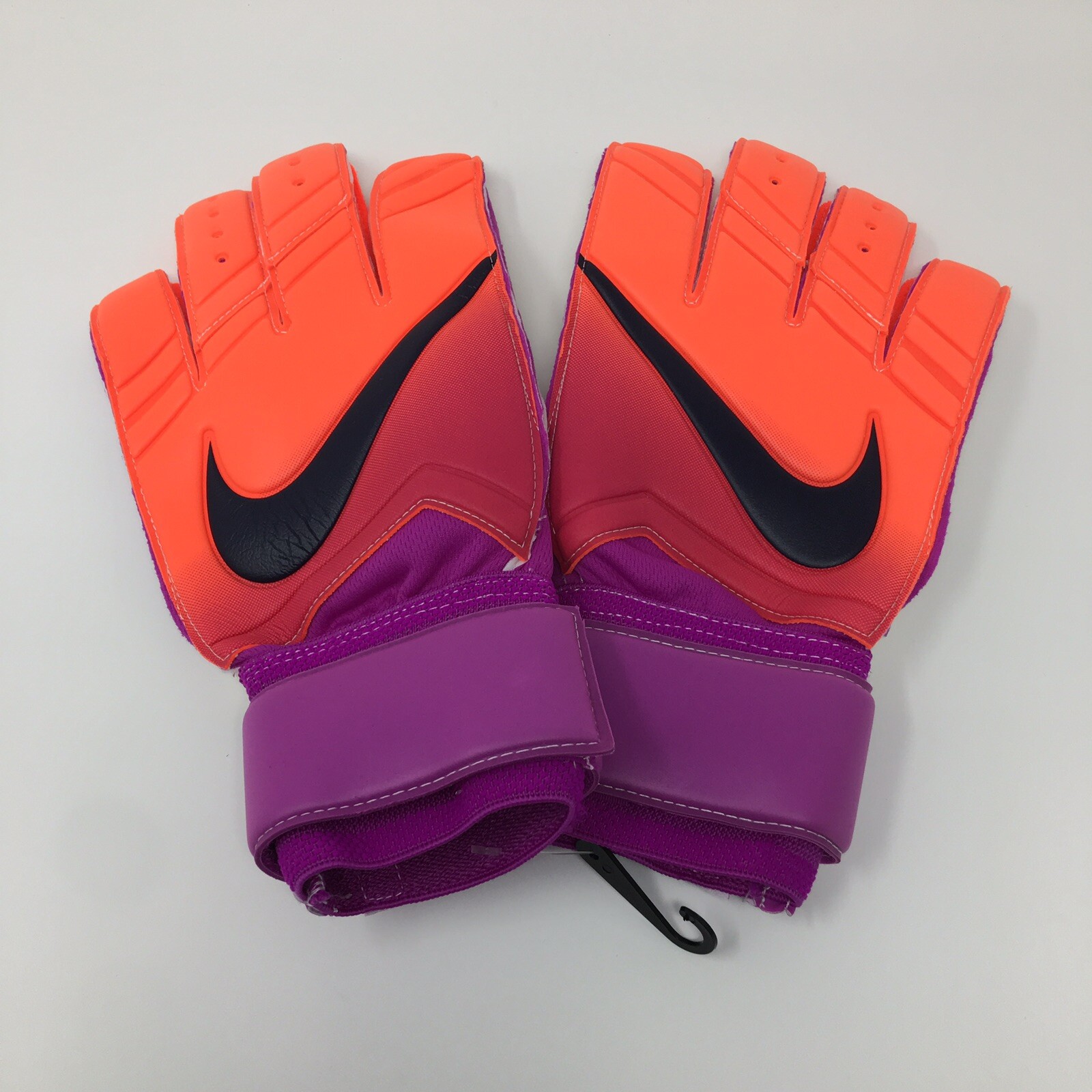 nike classic goalkeeper gloves