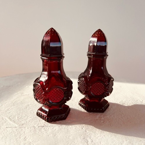 GORGEOUS RUBY RED CRANBERRY AVON'S 1876 CAPE COD COLLECTION SALT/PEPPER ...