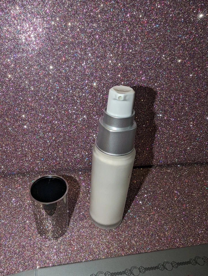 Iluminador Pearl Glow Primer Tarina Tarantino Foto 4 de 4
