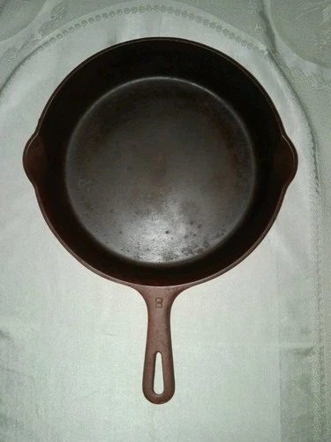 Griswold No. 8 Small Block Logo 704N Cast Iron Frying Pan Skillet Dbl Pour Spout