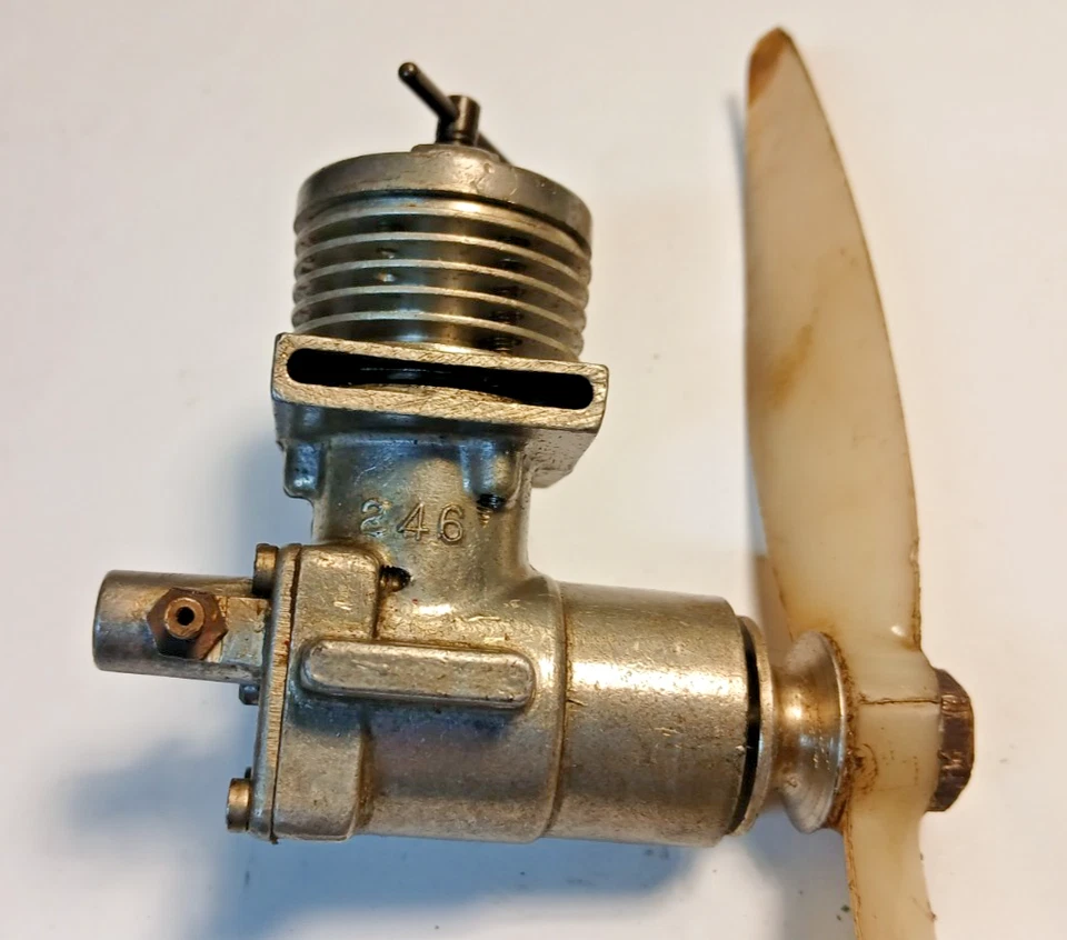 VINTAGE E.D. 2.46 RACER MODEL AEROPLANE CONTROL LINE ENGINE - Image 4 of 4
