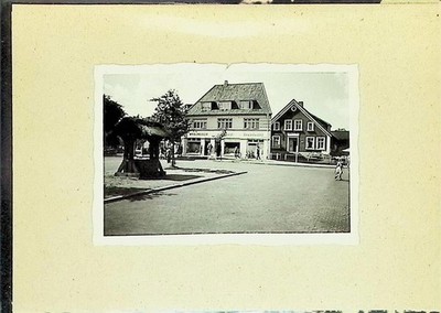 38145702 - 2190 Duhnen Photo Mounted on Cardboard Village Fountain Photographer Otto