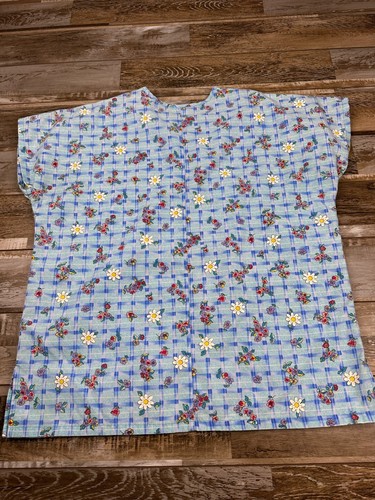 Women's Simply Basic L Scrub Top blue floral Nurse Doctor Medical - Picture 6 of 6