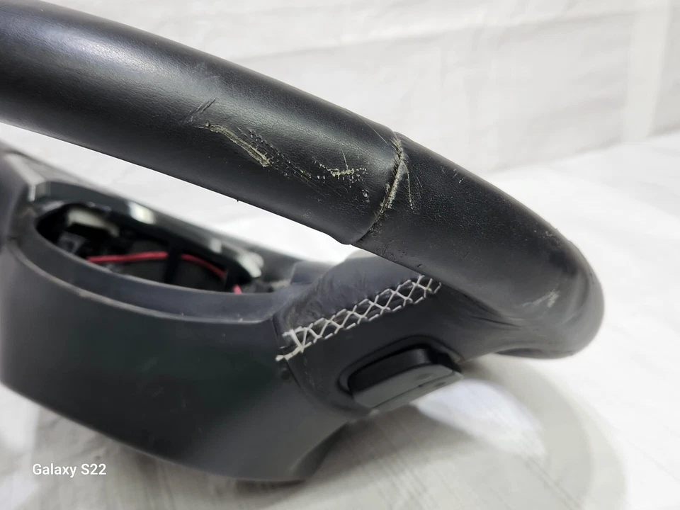 Volante Chevrolet Tahoe 2015-2020 con interruptor multifunción OEM 84483746 Foto 4 de 4