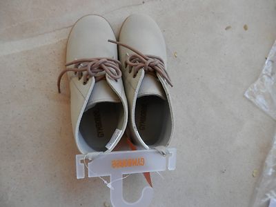 NWT Gymboree Very Sturdy Buff Colored Boys Lace Up Shoes Size 12