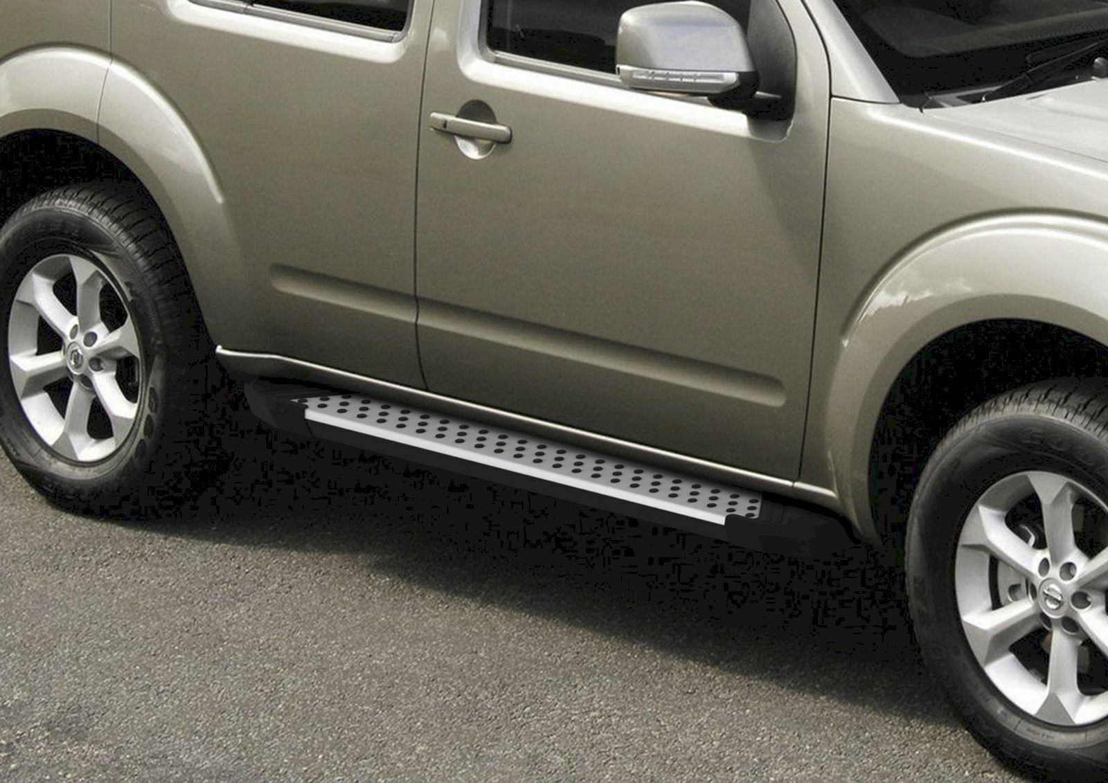 Marche pieds Nissan Pathfinder R51 pour faciliter l'accès en famille