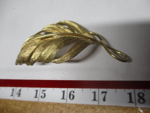 NAPIER  Vintage Gold Tone Leaf Brooch Pins  costume Jewelry