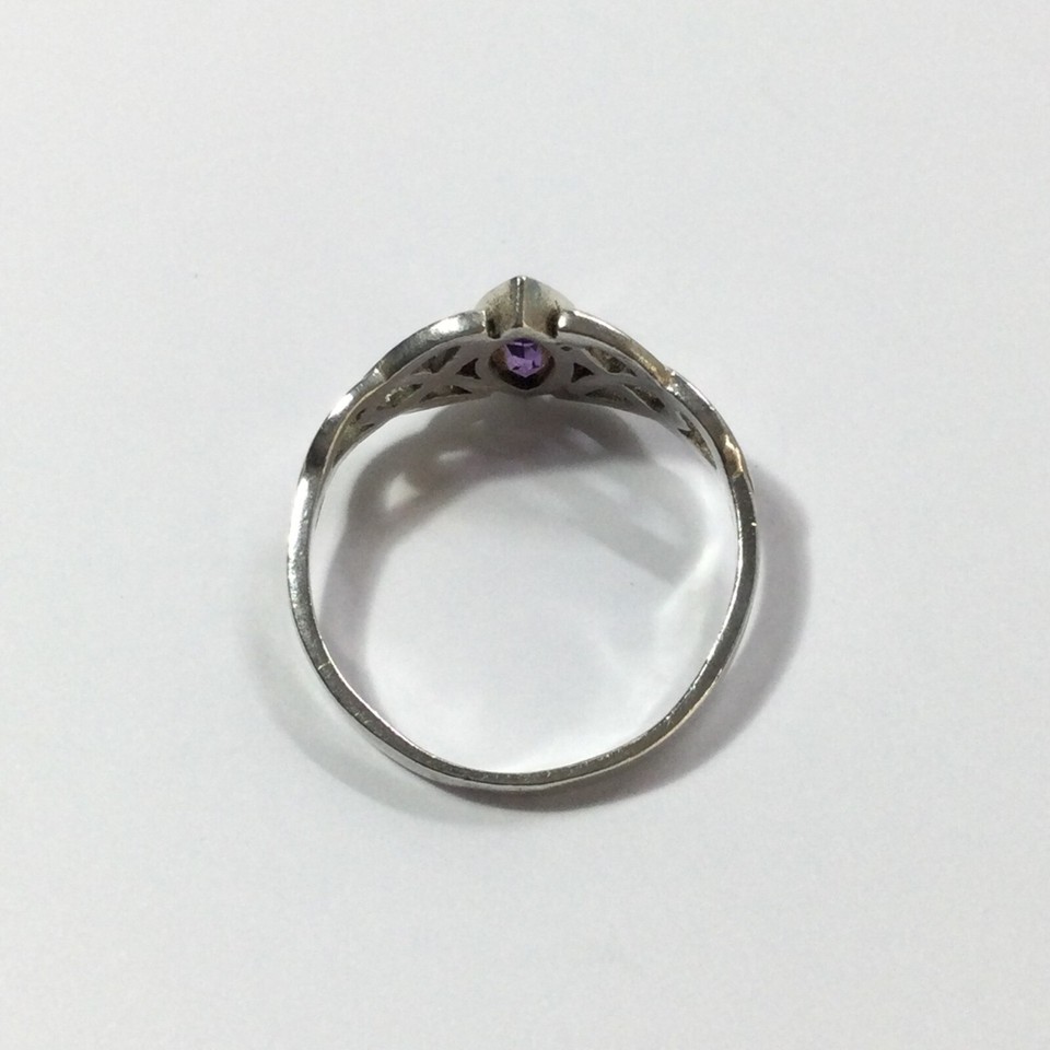 925 STERLING SILVER RING WITH PURPLE STONE SIZE Q SEE OUR JEWELLERY