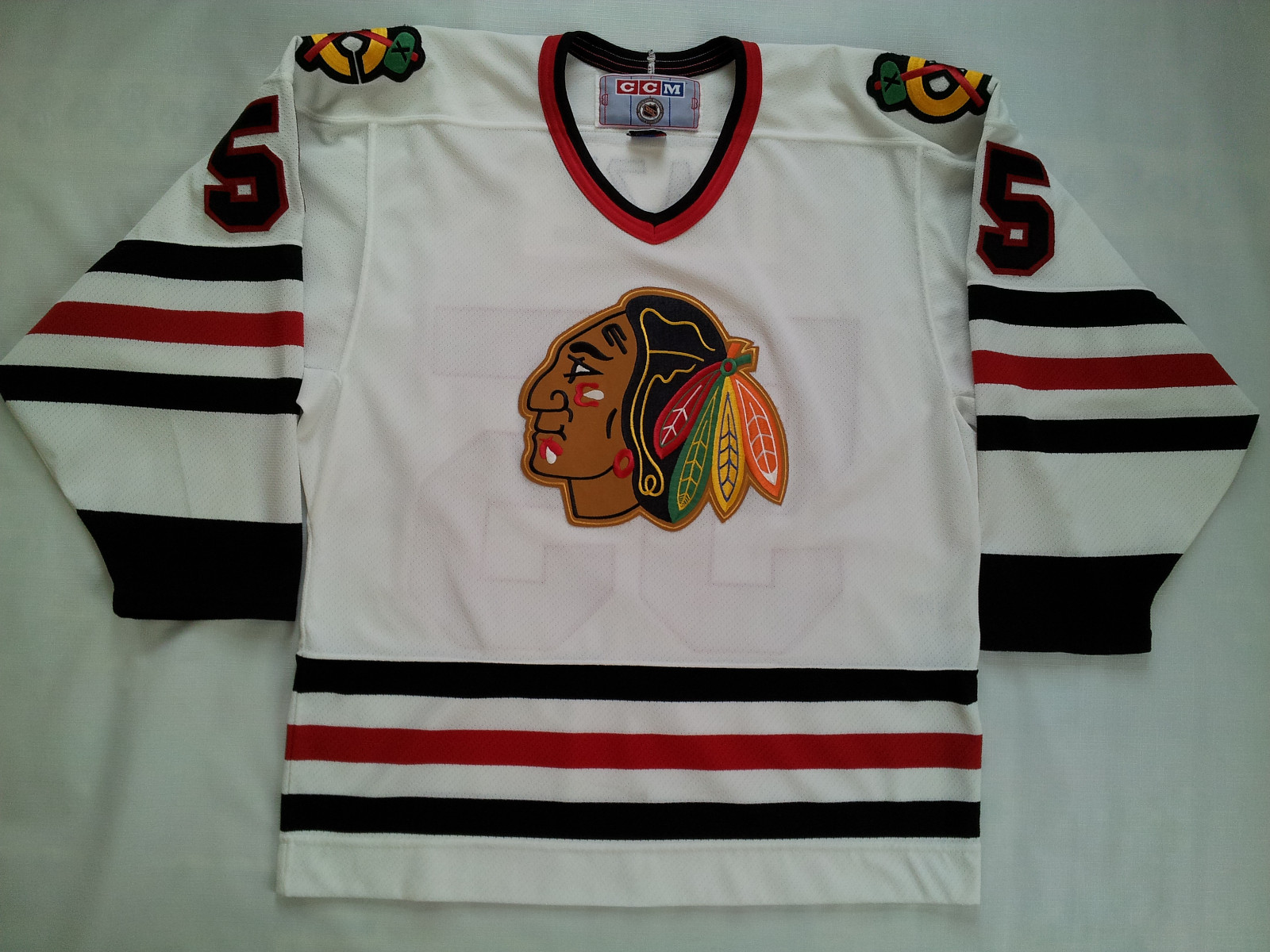 VINTAGE MADE IN CANADA CCM CHICAGO BLACKHAWKS #55 ERIC DAZE JERSEY IN SIZE M