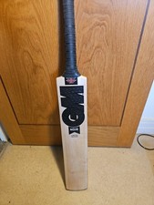 Reconditioned Gunn and Moore English Willow Cricket Bat 2lb 10oz