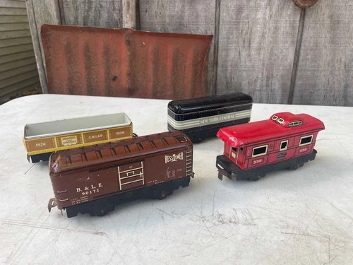 Four (4) Marx O Scale Tin Train Cars 552G, 555, 556 Caboose , New York Central