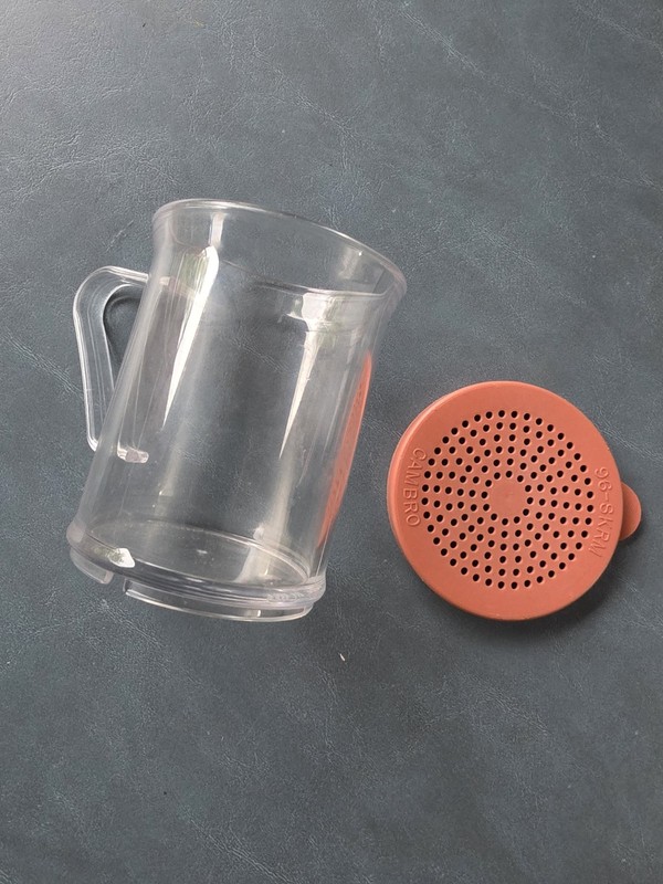 Cambro Camwear 96SKRM135 10 oz Shaker/Dredge w Rose-colored medium ground lid