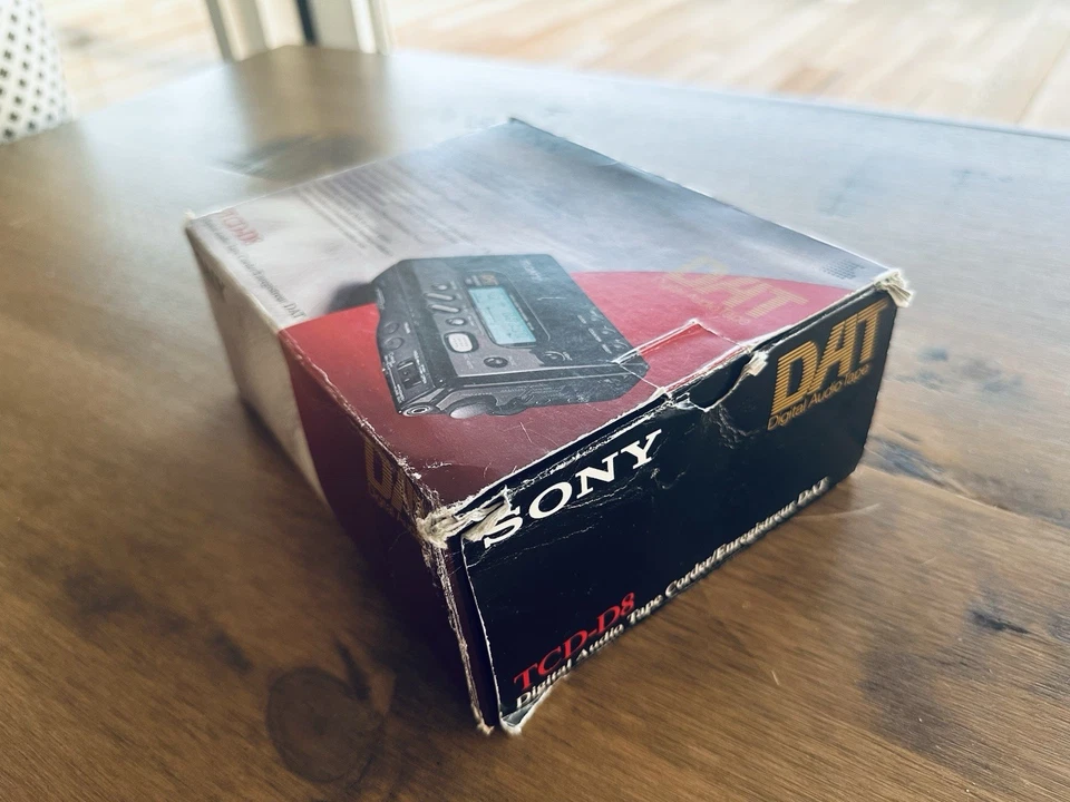 Sony TCD-D8 - DAT Walkman - Box and Papers Only - Image 3 of 4