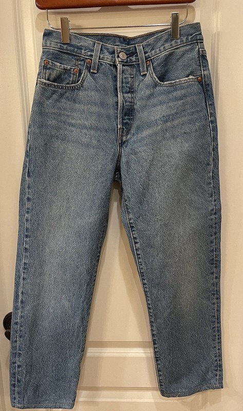 Levi’s 501 Wedgie Straight Jeans Women’s Size 26x25 Medium Wash Button Fly