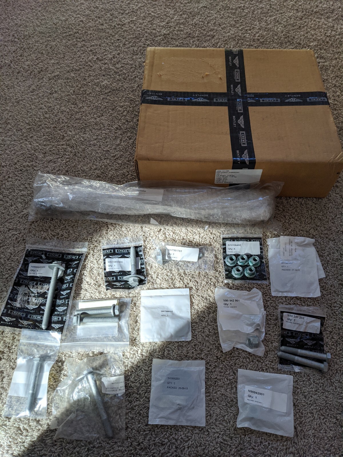 Bentley Mulsanne 2011 + Right Rear Upper and Lower control Arms + Hardware.