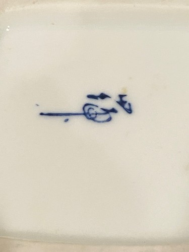 20th Century Chinese Porcelain Vase - Picture 2 of 6