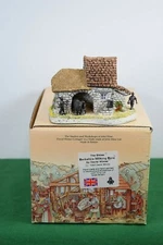 David Winter - The Berkshire Milking Byre - Mint in box with a COA. 
