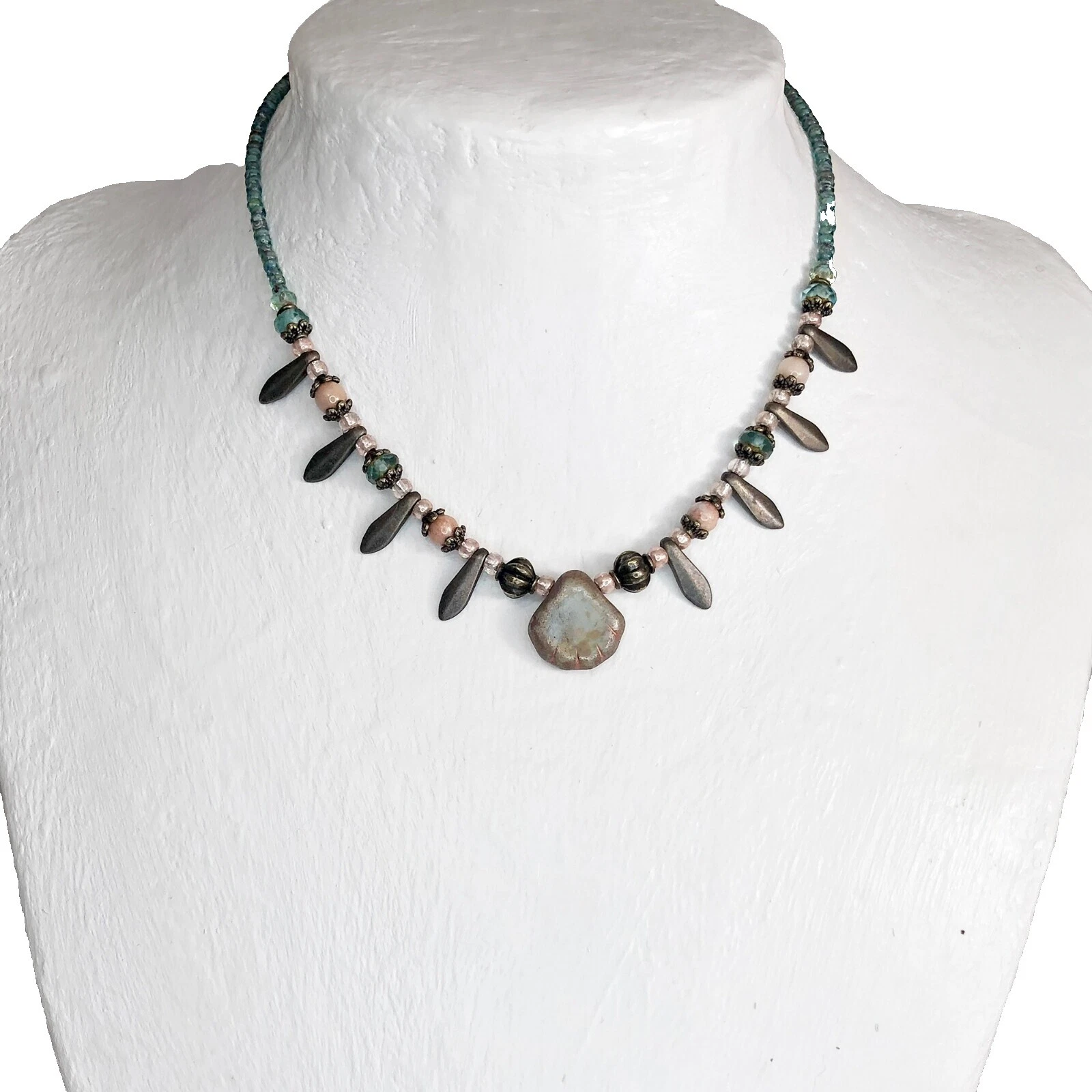 Collares hechos a mano de Bronce