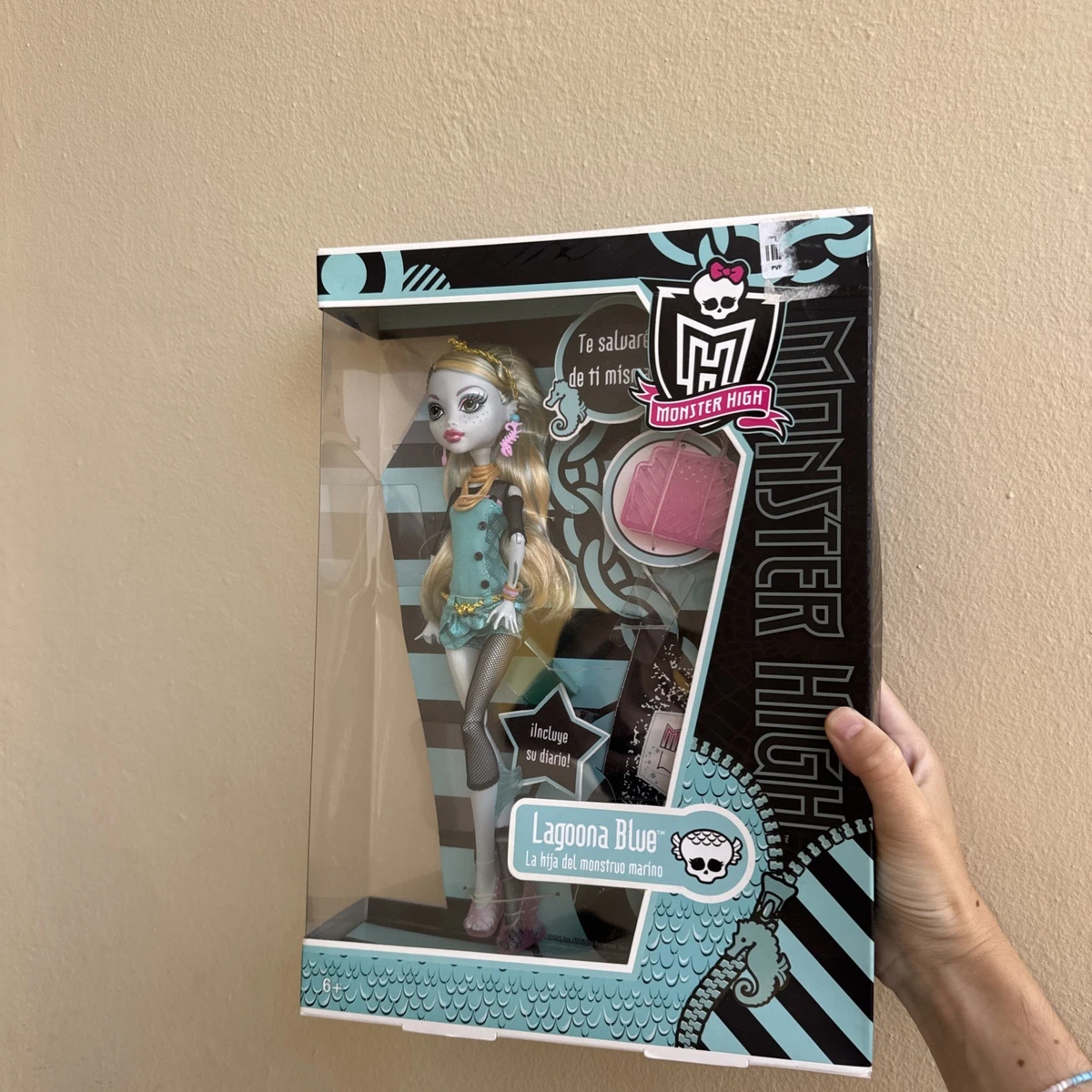 Monster High Lagoona Blue School’s Out G1 2011 W2822 NRFB Spanish Edition Rare