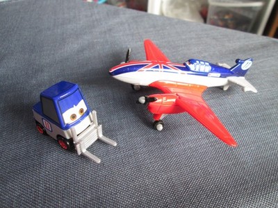 Disney Pixar Cars Planes - Bulldog + Pitty  -  Pit row  -   - Metall