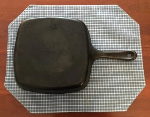 GRISWOLD 55B Cast Iron Deep Square (9 1/2”) Skillet, Small Block Logo