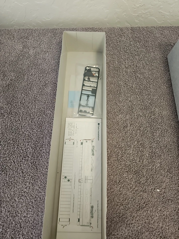 Kato Bi-Level Passenger Car 4-window Cab Coach 35-6022 C&nw - Image 3 of 3