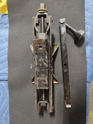 1967 CORVETTE JACK AND TOOL