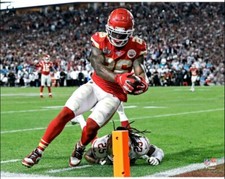 Damien Williams UNSIGNED 8x10 Matted Action Photo TD - Super Bowl LIV Kansas Cit