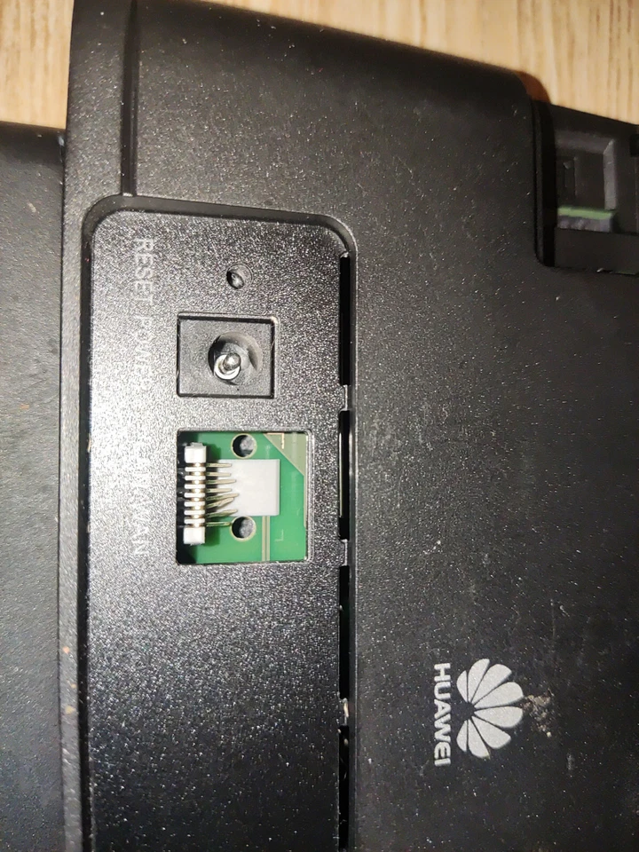 JOB LOT 9pcs Huawei B311-221 4G Router - SIM LOCKED to NOS Portugal - Image 3 of 4