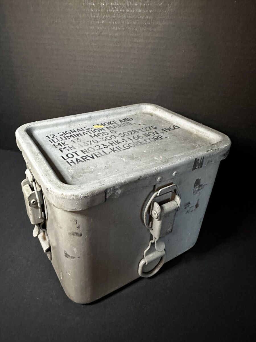 US NAVY Signal FLARE Container MARINE MK 13 MOD 0 Metal BOX US NAVY Signal FLARE Container MARINE MK 13 MOD 0 Metal BOX