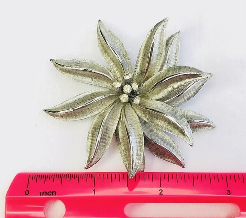 Juego de Pendientes de Broche y Clip de Flor Estrás Vintage Tono Plateado en Capas - Imagen 5 de 9