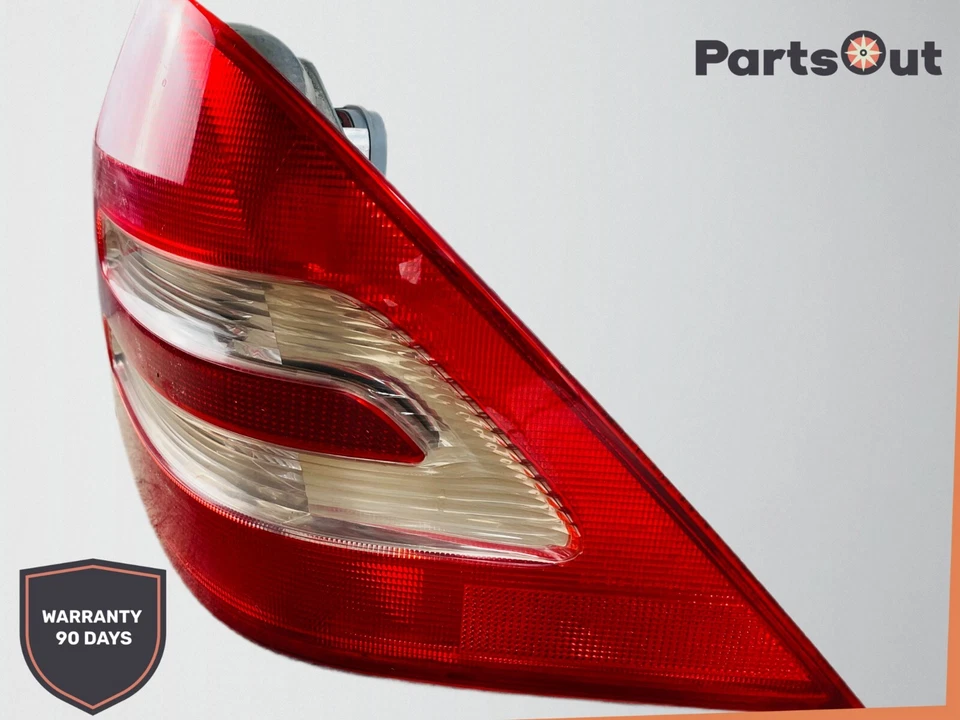Luz trasera derecha pasajero mercedes benz c280 c320 c350 c55 amg 2001-2007 fabricante de equipos originales Foto 2 de 4
