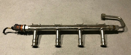 VW Polo 6R Einspritzleiste 03F133320C